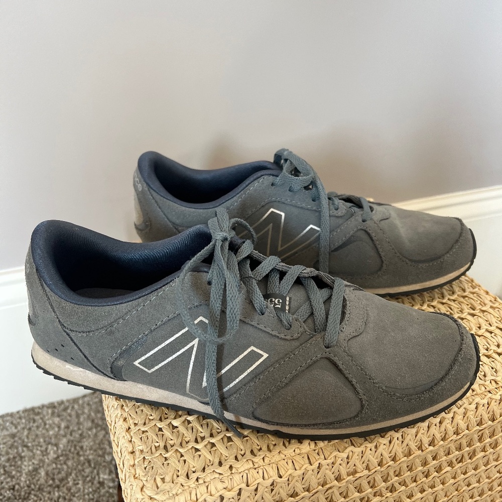 New Balance 555 Women's casual sneaker, grey suede, size 9